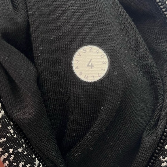 Lululemon Run On Crop (21”) - Picture 3 of 3